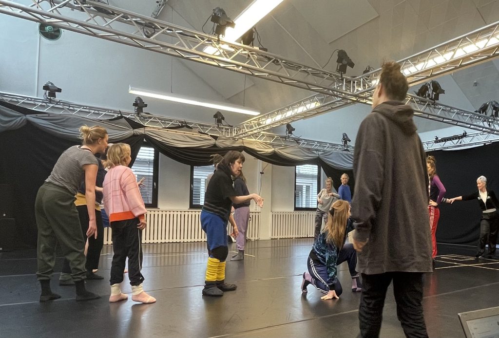 Puentes de accesibilidad danzaría. Taller intensivo de danza y movimiento