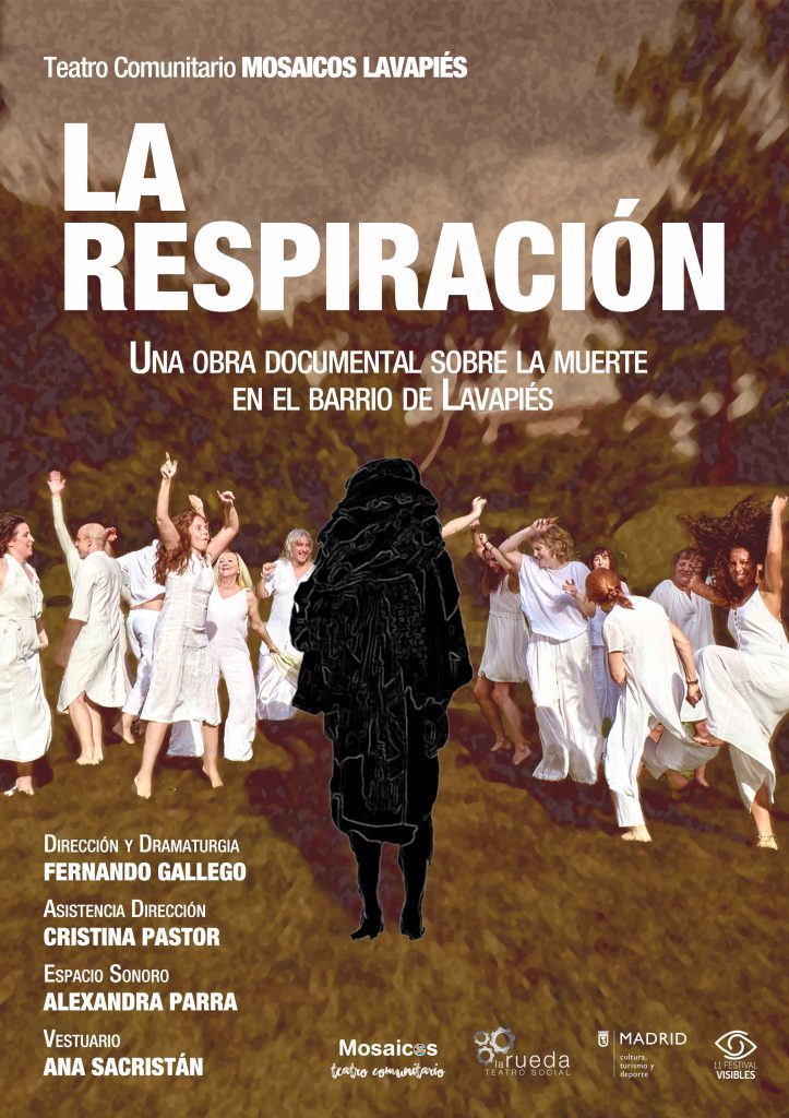 Cartel del espectáculo. Una sombra negra en el medio y un grupo de personas vestidas de blanco al fondo levantan los brazos.